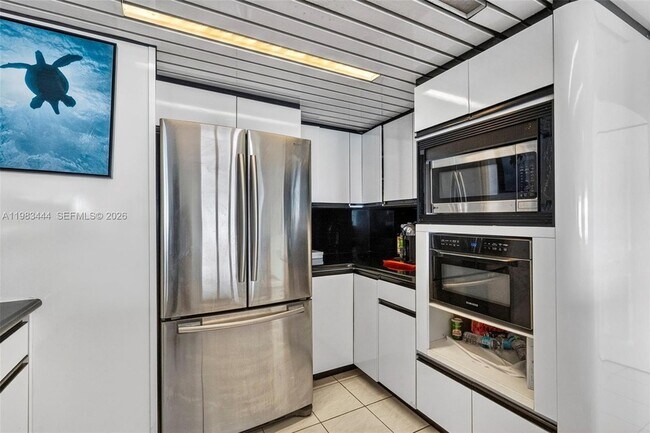 Building Photo - 3000 E Sunrise Blvd