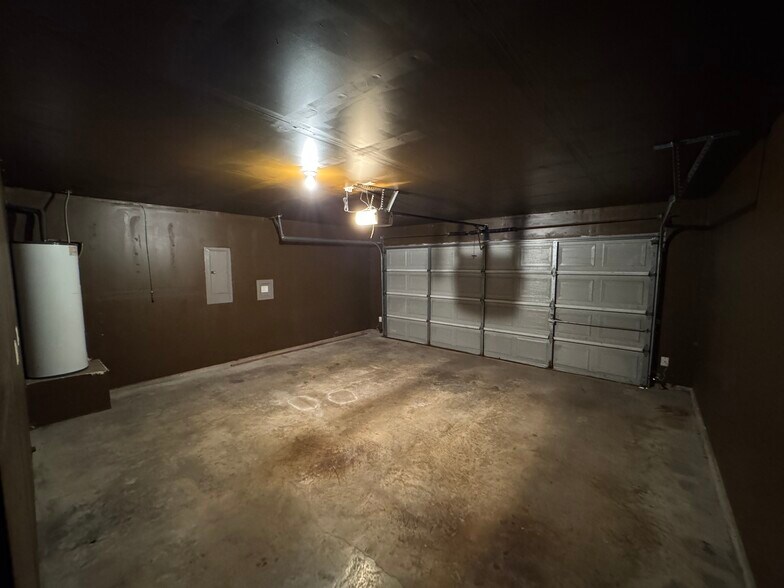 Garage - 1814 McNeely St
