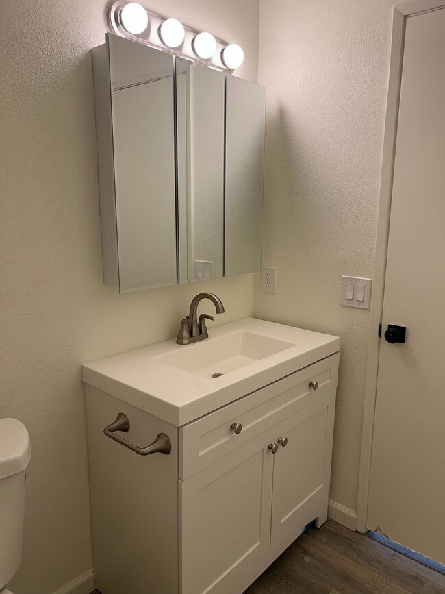 Building Photo - Wow! Single Story, 2 Bedroom, 2 Bath, with Community Beach!