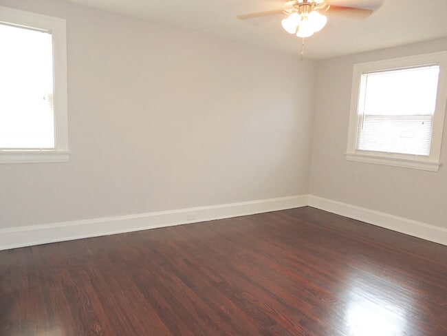 Building Photo - 3 Bed - 1.5 bath Colonial for Rent!