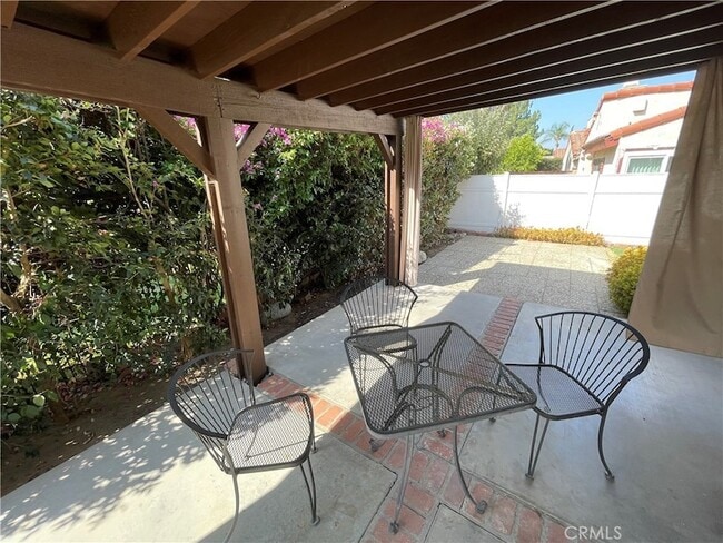 Building Photo - 2668 Hacienda Dr