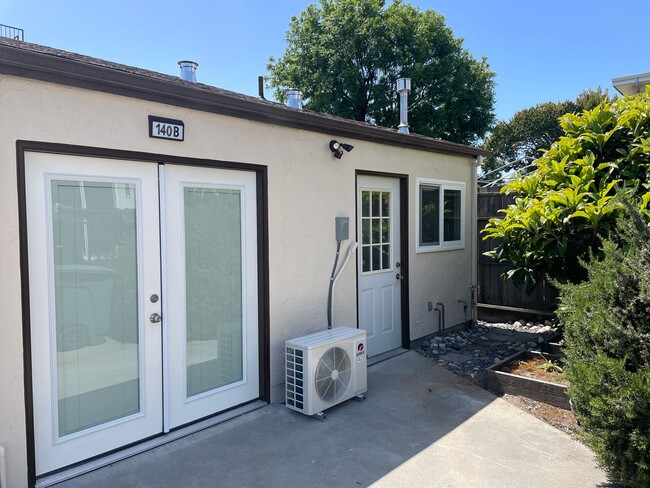 Primary Photo - 140 Santa Helena Ave