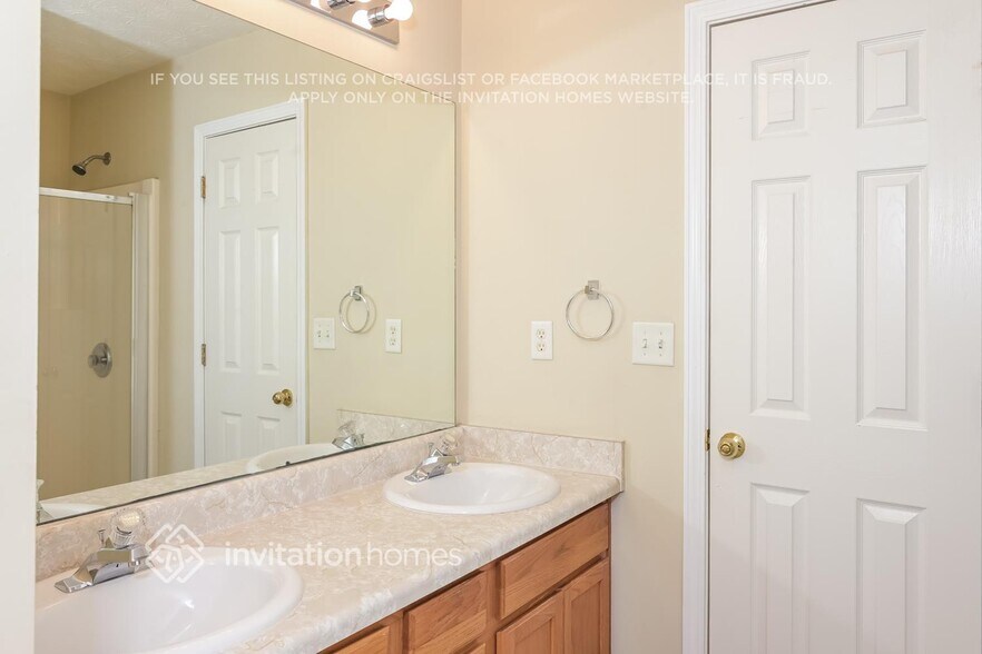 Building Photo - 4030 Hollow Springs Tr SE