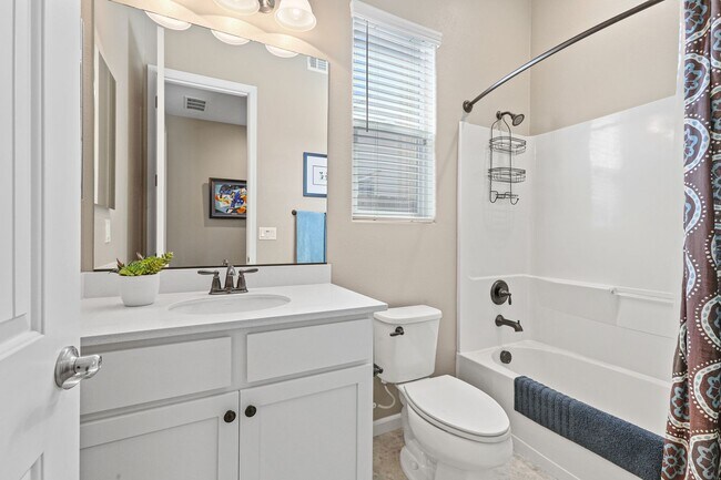 Building Photo - Immaculate single owner home in Natomas w/generous open layout
