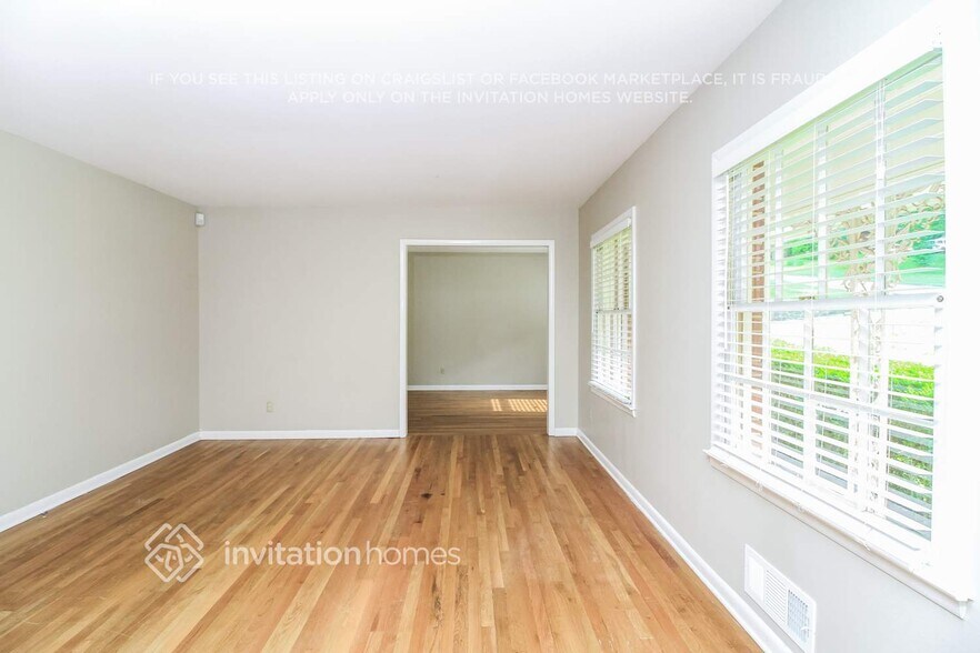 Building Photo - 1599 Knob Hill Dr NE