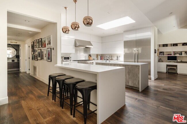 Building Photo - 15490 Milldale Dr