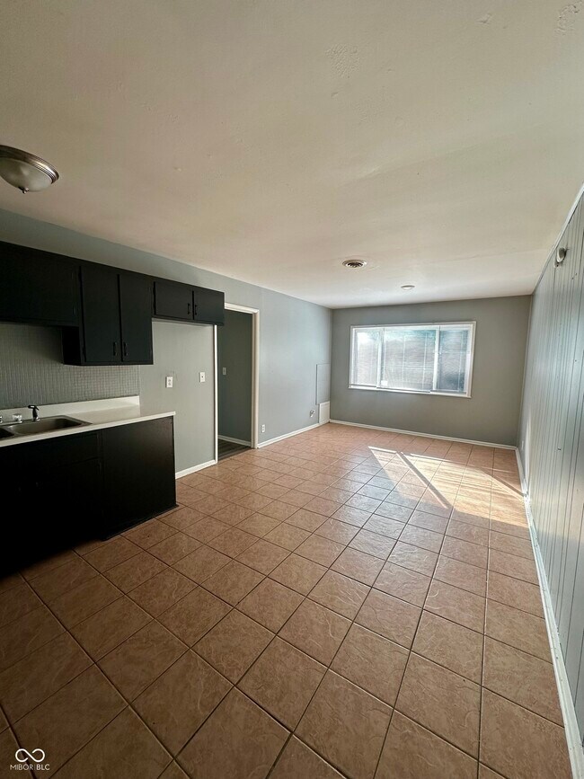 Building Photo - 3921 Malibu Dr