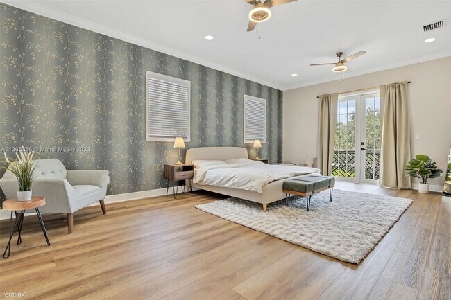 Building Photo - 3 br, 2.5 bath House - 1380 NE 24th St # 1380