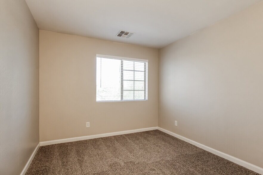 Building Photo - 21868 W Mohave St