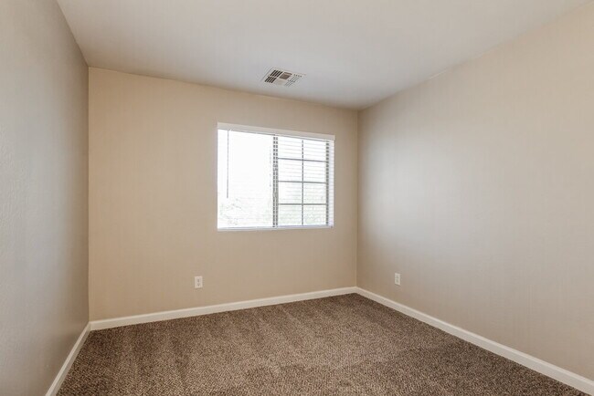 Building Photo - 21868 W Mohave St