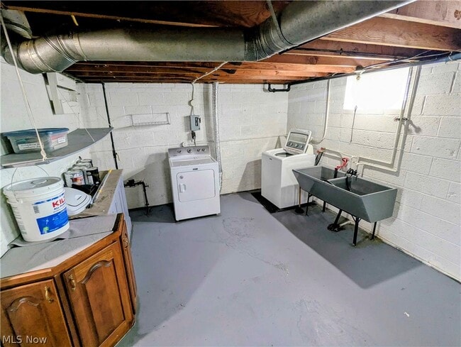 Building Photo - 3207 Wellington Ave