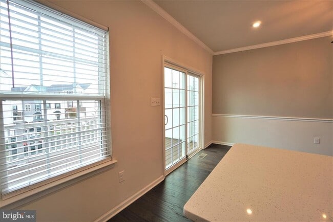 Building Photo - 125 Dragon Dr