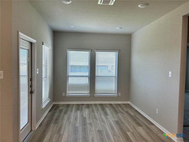 Building Photo - 10211 Six Shooter Ln