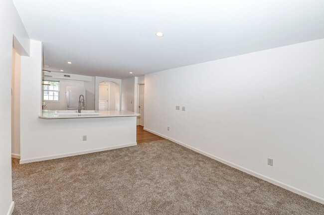 Building Photo - 559 Rivers Breeze Dr