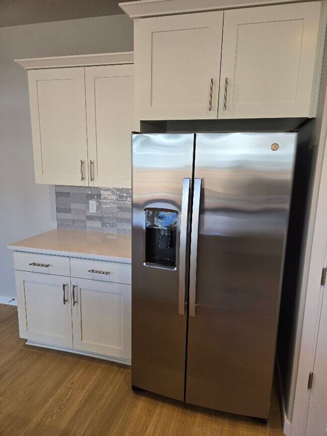 Building Photo - Brand New & Beautiful 2025 Holt Home !  Wa...