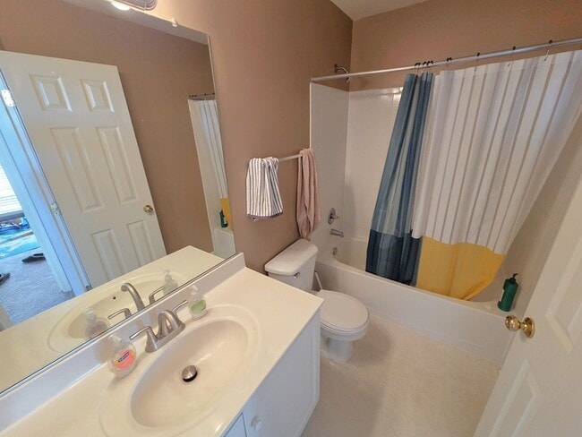 Building Photo - Charming 3 Bed 2.5 Bath End-Unit Townhome with Deck & Patio In The Villages of Saybrook