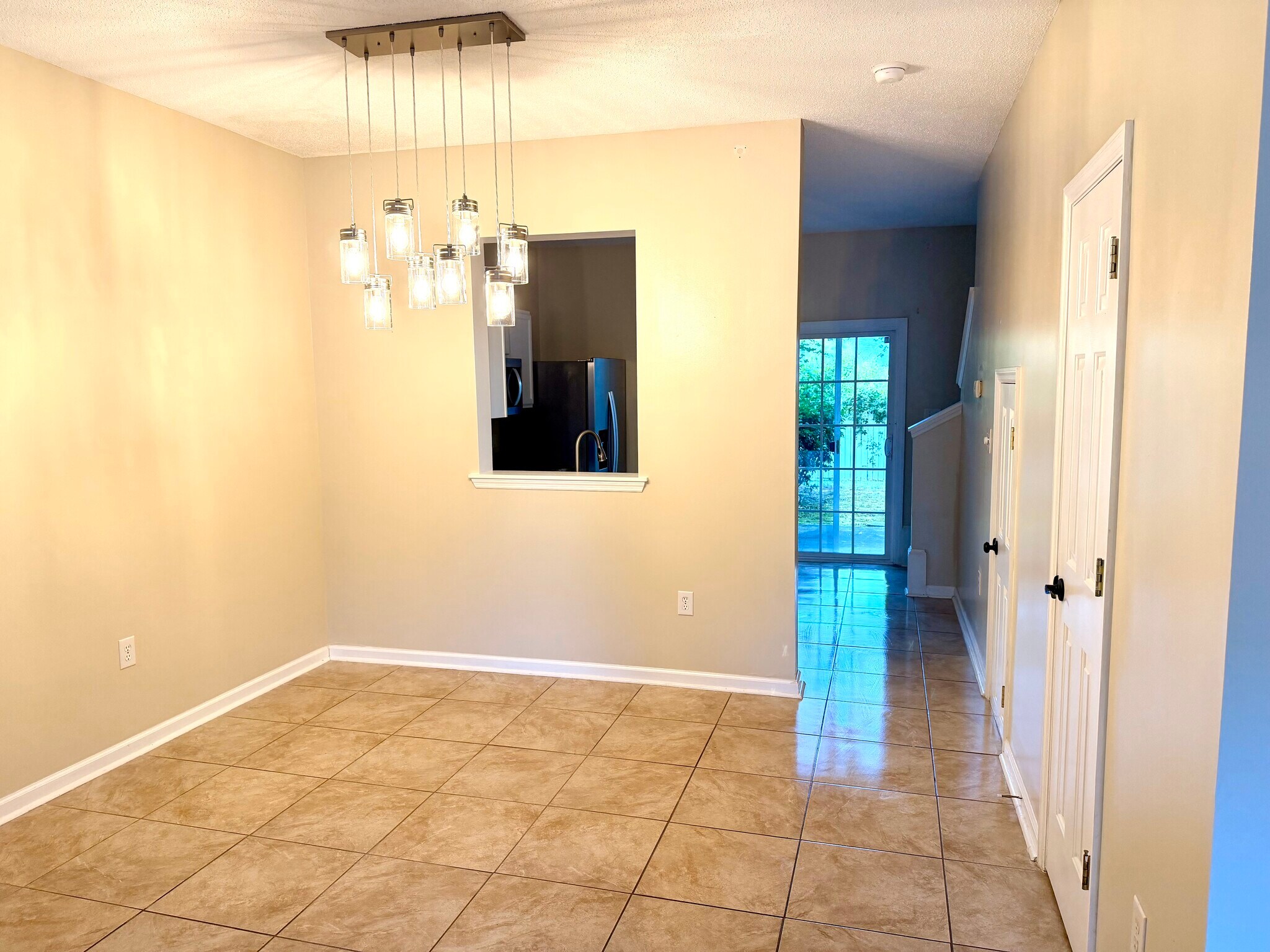 Building Photo - 100 Spring Creek Dr