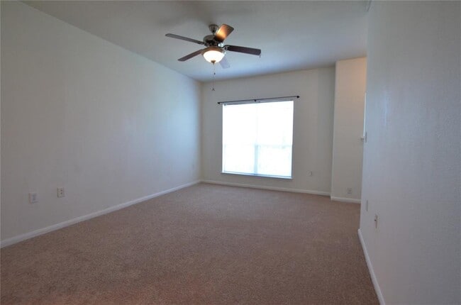 Building Photo - 9200 Westheimer Rd