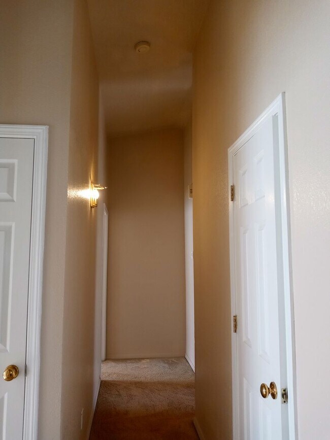 Building Photo - Affordable Ventana Cutie!!