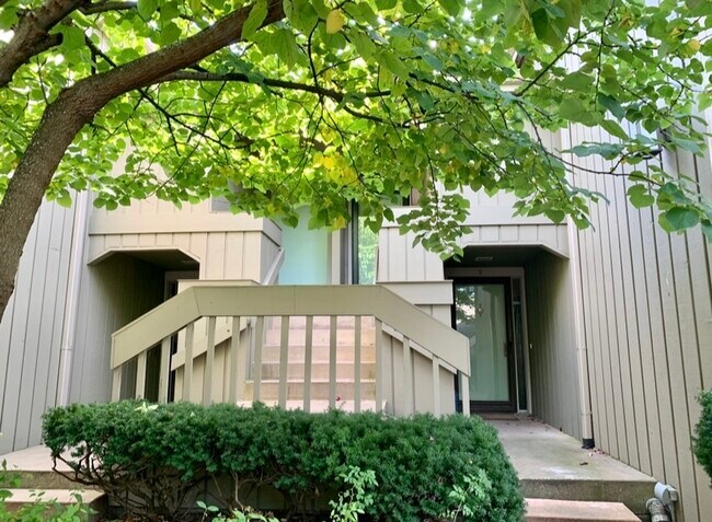 Building Photo - 275 Hickory Ln