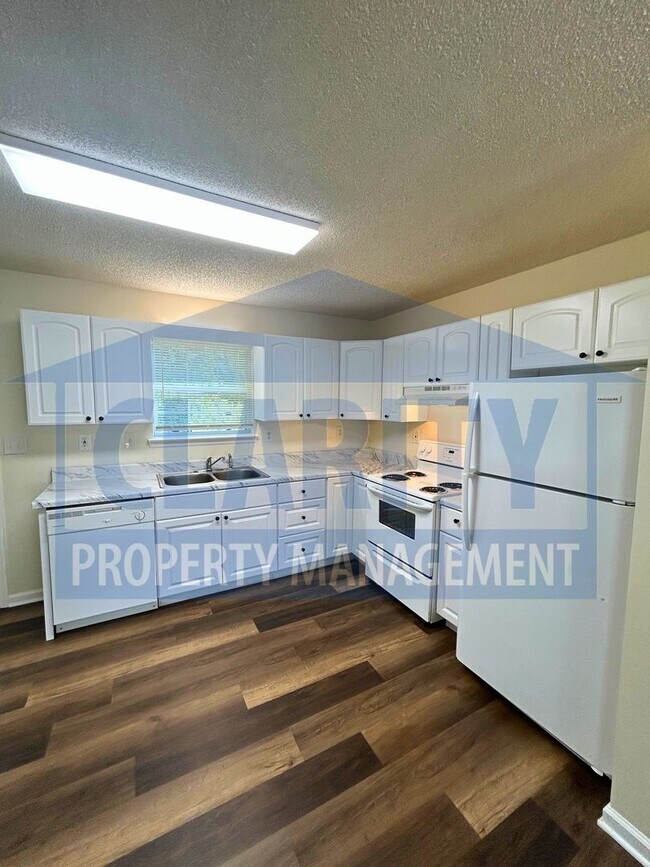 Building Photo - Quiet location in North Cleveland!