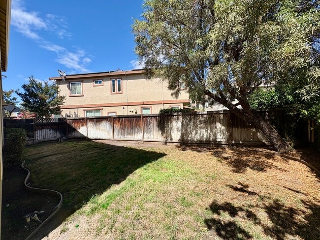 Building Photo - Beautiful 4 Bed 2.5 Bath Garin Ranch Home