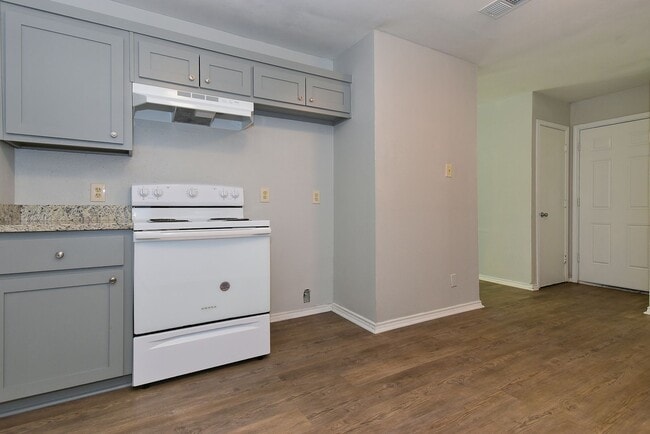 Building Photo - PEPERPORT.3913-3915