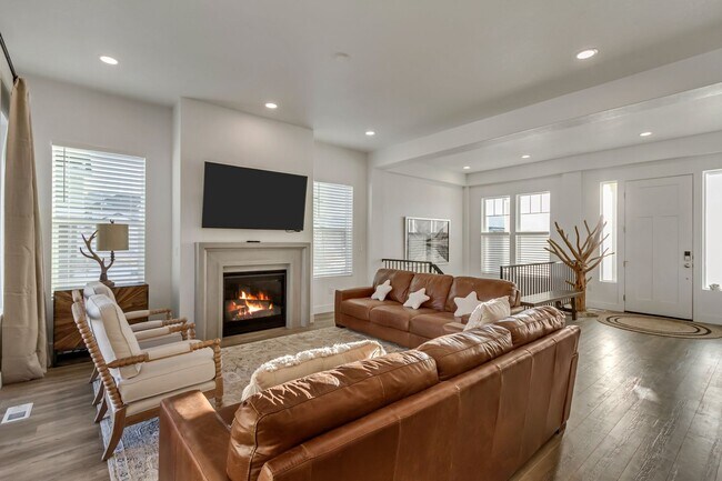 Primary Photo - Modern Home in Heber – Available Now!