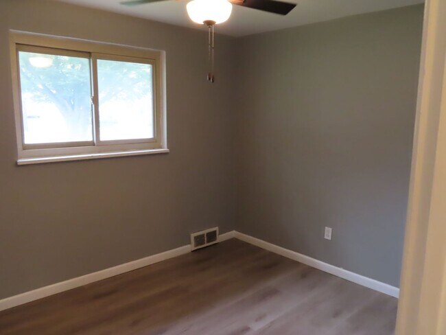 Building Photo - 937 E Stroop Rd