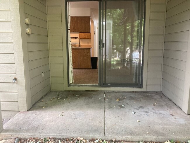 Building Photo - Charming 2 bed 2 bath condo near Fort Lewi...