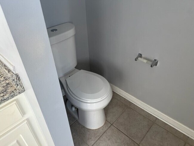 Building Photo - Cozy 3 Bed 2 Bath House! Available August ...