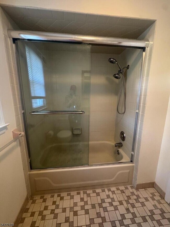 Building Photo - 29 Aubrey St