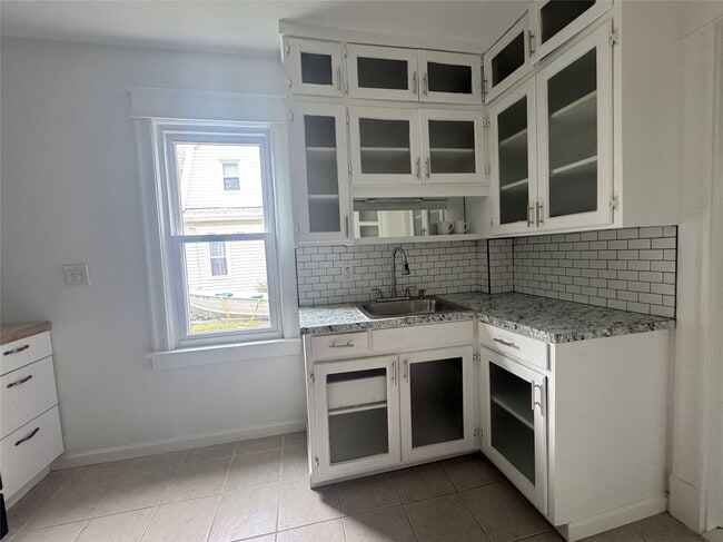 Building Photo - 308 Mersereau Ave