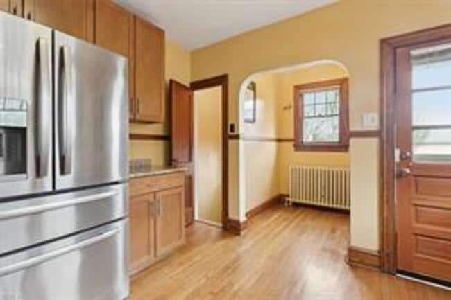 Building Photo - Charming Bungalow!