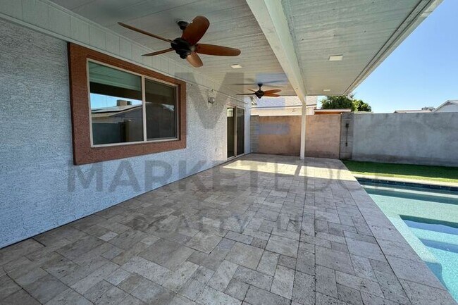 Building Photo - 3Bed/2Bath House at 7th/101! JOIN THE WAIT...