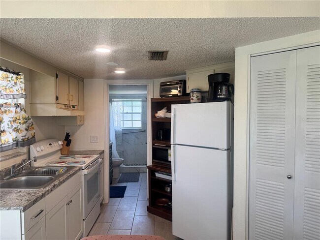 Building Photo - 7817 Midway Dr Terrace