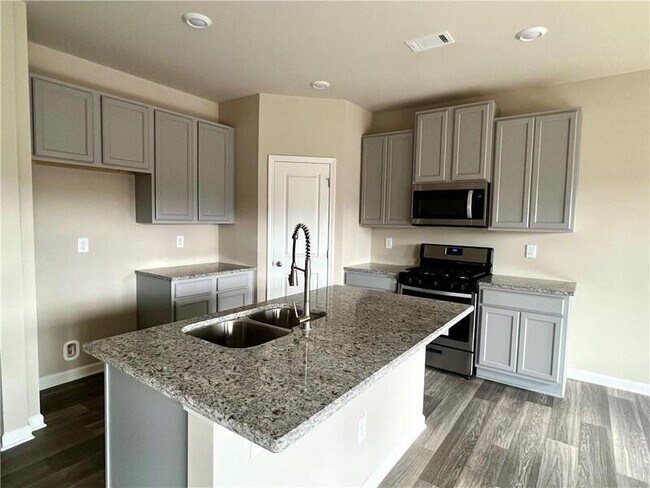 Building Photo - 114 Auburn Xing Wy