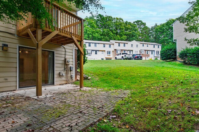 Building Photo - Rare Find: Updated and Modern End-Unit Tow...