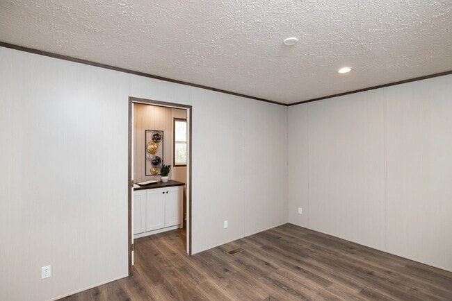 Building Photo - 136 Court Rd