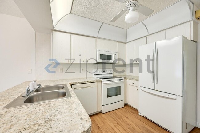 Building Photo - 1624 Whitehead Dr