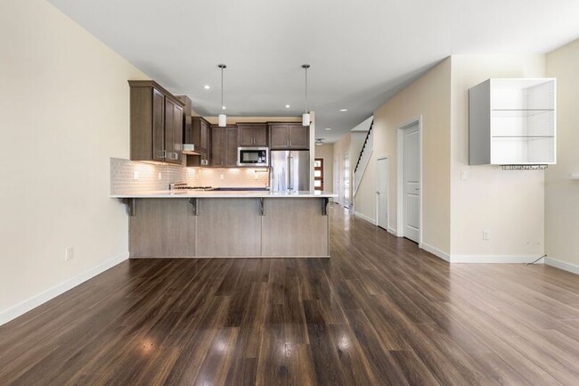 Building Photo - 25 NE Lombard St