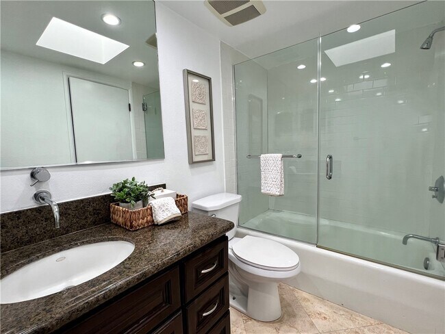 Building Photo - 7301 Vista Del Mar Vis