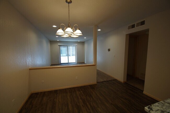 Building Photo - Pinto Suite