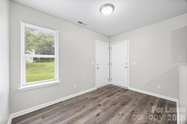 Building Photo - 5194 Brooktree Dr