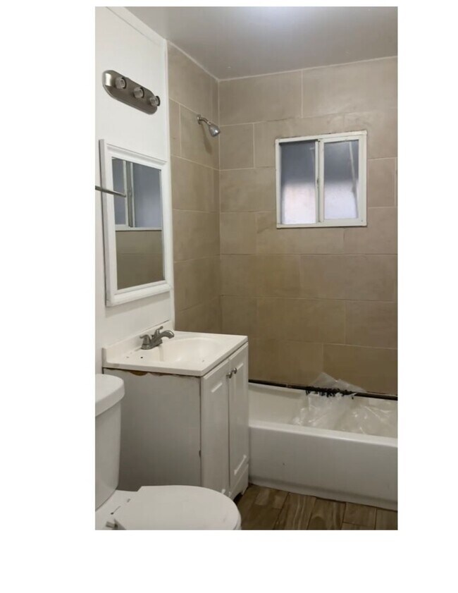 Building Photo - 65th Dr