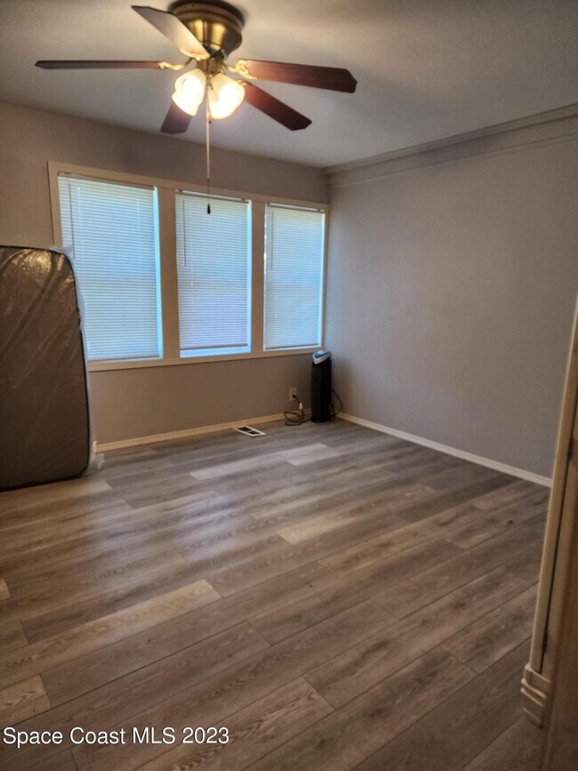 Building Photo - 388 MacArthur Cir