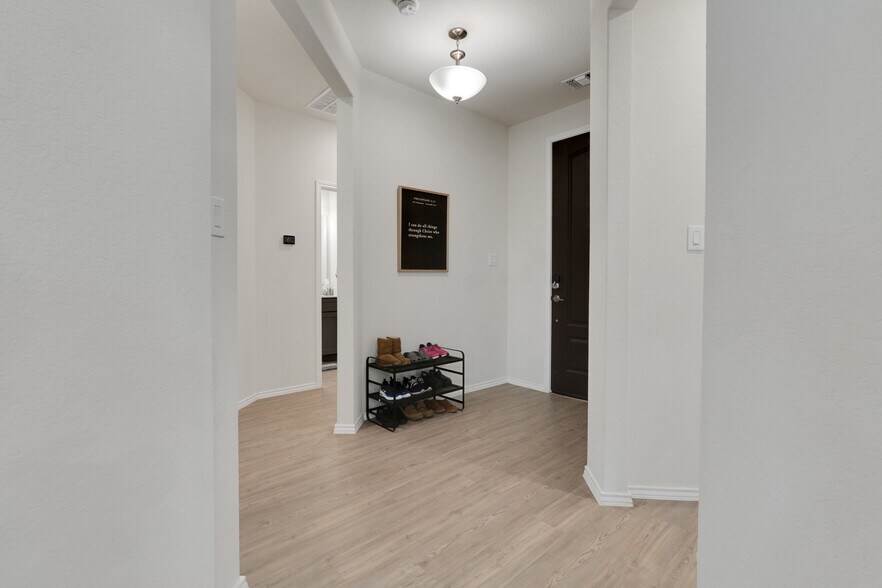 Building Photo - 4733 Whaler