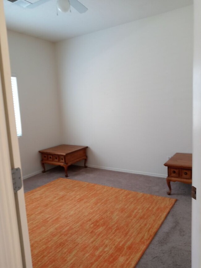 Building Photo - GREAT AREA!