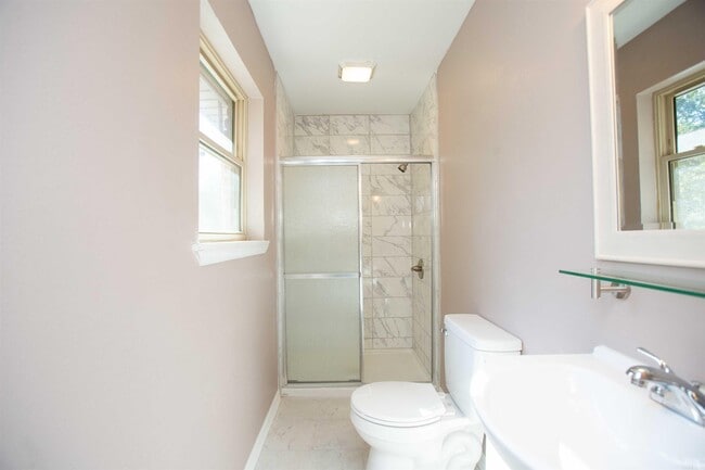 Building Photo - 29 Meadowbrook Dr