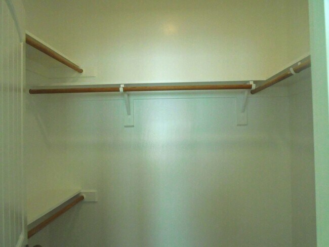 Building Photo - SOLAR......GORGEOUS---3 BEDROOMS PLUS AN OFFICE !!!